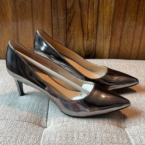 SALE **Sz 7M Nine West Shiny Silver Pump, 2.5 inch heel